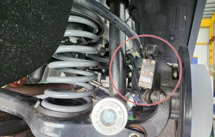 노면충격과 잔진동을 줄여 주어 부드러운 승차감을 느끼는 활대링크튜닝 노이즈캐쳐 토레스에 장착 / 고양, 일산, 김포, 파주