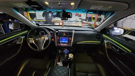 실내분위기를 은은한 조명으로 꾸미는 닛산 알티마 엠비언트라이트시공 / 고양, 일산, 김포, 파주