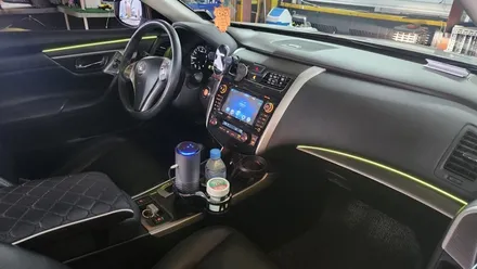 실내분위기를 은은한 조명으로 꾸미는 닛산 알티마 엠비언트라이트시공 / 고양, 일산, 김포, 파주