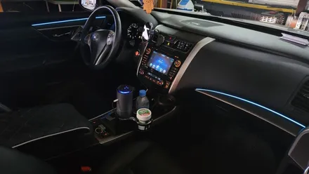 실내분위기를 은은한 조명으로 꾸미는 닛산 알티마 엠비언트라이트시공 / 고양, 일산, 김포, 파주