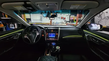 실내분위기를 은은한 조명으로 꾸미는 닛산 알티마 엠비언트라이트시공 / 고양, 일산, 김포, 파주