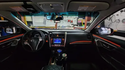 실내분위기를 은은한 조명으로 꾸미는 닛산 알티마 엠비언트라이트시공 / 고양, 일산, 김포, 파주