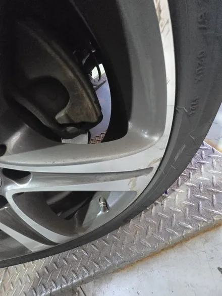 남양주휠복원 휠도색 / 벤츠 E300 (w213) / 18인치 순정 / 다이아컷팅휠복원 / 고퀄리티 / 합리적인비용 / 휠수리는 휠게이트 / 남양주시 진건읍