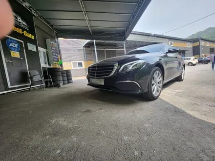 남양주 벤츠휠복원 휠도색 / 벤츠 W213 E220d 4matic / 18인치 순정 / 메탈릭실버 / 고퀄리티 / 합리적인비용 / 휠수리는 휠게이트 / 남양주시 진건읍