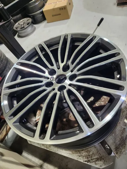남양주 휠도색 다이아컷팅휠복원 / BMW 530i M sport ( G30 )/ 순정19인치 / 고퀄리티 / 합리적인비용 / 휠수리는 휠게이트 / 남양주시 진건읍