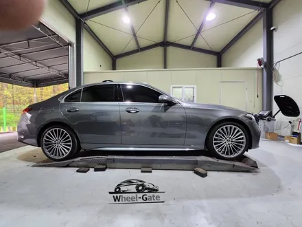 남양주휠복원 / 벤츠 C300 AMG line W206 / 19인치 다이아컷팅휠복원 / 고퀄리티 / 합리적인비용 / 휠수리는 휠게이트 / 남양주시 진건읍