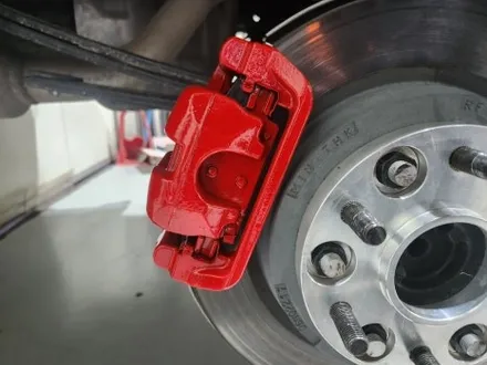 남양주휠복원 휠도색 / GMC 씨에라 6.2 4WD / 22인치 순정휠 블랙유광 / 레드캘리퍼도색 / 고퀄리티 / 합리적인비용 / 휠수리는 휠게이트 / 남양주시 진건읍