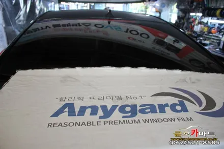 그랜져HG 뒷유리 공기방울썬팅 깨끗하게 제거후 가성비 좋은 제품으로 깔끔하게 시공과 운전석 외켓치 교환해드림 / 광주 북구 중흥동