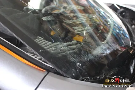 QM6 전면유리 깨진유리 썬팅과 교환을 동시에 빨리 깔끔하게 시공해드림 / 광주 북구, 서구, 남구, 동구