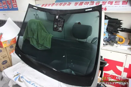 QM6 전면유리 깨진유리 썬팅과 교환을 동시에 빨리 깔끔하게 시공해드림 / 광주 북구, 서구, 남구, 동구