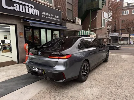 BMW i7 듀오톤(투톤)랩핑, 전체 크롬 딜리트 (크롬 죽이기) 하이그로시 고광택 블랙 시공 ( 마포구 PPF , 마포구 랩핑 ) < 코션 마포점 > / 마포구 신수동
