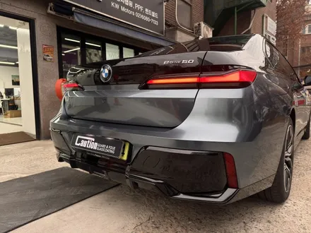 BMW i7 듀오톤(투톤)랩핑, 전체 크롬 딜리트 (크롬 죽이기) 하이그로시 고광택 블랙 시공 ( 마포구 PPF , 마포구 랩핑 ) < 코션 마포점 > / 마포구 신수동