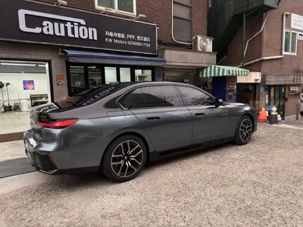 BMW i7 듀오톤(투톤)랩핑, 전체 크롬 딜리트 (크롬 죽이기) 하이그로시 고광택 블랙 시공 ( 마포구 PPF , 마포구 랩핑 ) < 코션 마포점 > / 마포구 신수동