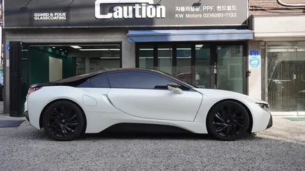 BMW I8 사틴 화이트 펄, KPMF 탑폴리에 블랙 전체 랩핑    ( 마포구 PPF , 마포구 랩핑 ) < 코션 마포점 > / 서울 마포, 서대문, 영등포, 은평