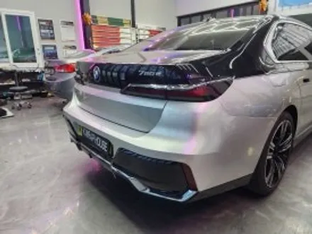 창원랩핑 - BMW 750e 뒷범퍼 부분 랩핑도? 케이랩하우스!! [진해랩핑, 마산랩핑, 경남랩핑, 루프스킨, 전체랩핑,부분랩핑, 광고랩핑]-창원랩핑샵 / 창원시 진해구