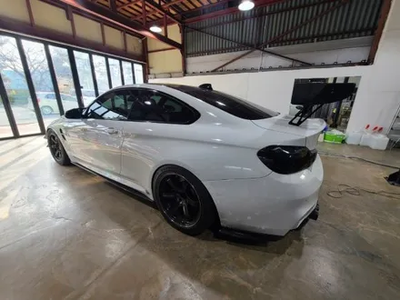 BMW M4 디자인 데칼 시공 [케이랩스_진해랩핑+창원랩핑+전체랩핑+부분랩핑+광고랩핑] 창원랩핑샵 / 창원시 진해구