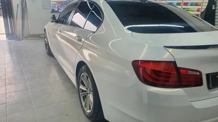 용인랩핑 bmw 520d 색상변경 사틴그레이에서 화이트 골드 스파클로 전체랩핑 / 동탄