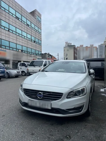 볼보 S60 D4 2세대 모델 18인치 순정휠 포트홀사고 휠굴절 휠도색복원 광주휠수리 광주휠복원 광주굴절수리추천 / 광주 북구 유동