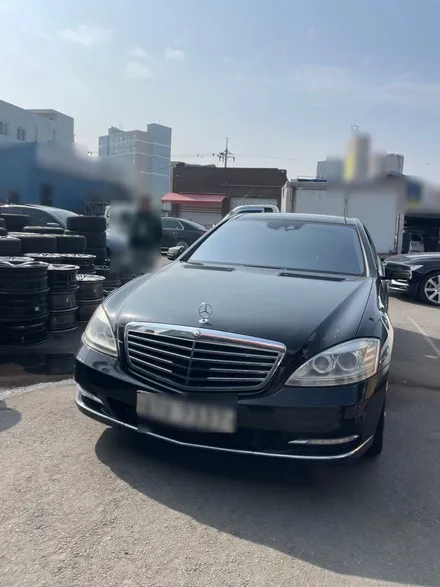 벤츠 S클래스 W221 S500L 20인치  카피휠 사제휠 포트홀사고로 타이어 터짐 파스 광주타이어교체 광주 휠수리 휠복원 타이어잘하는집 / 광주 북구 유동