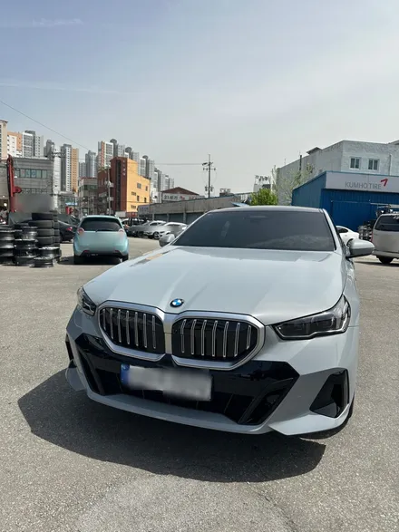 BMW 5시리즈 (G60) 530i xDrive M스포츠 순정휠 블랙폴리시 다이아몬드컷팅휠 광주 휠복원 컷팅휠수리 컷팅휠복원 휠수리 잘하는곳 BMW휠상처수리 BMW휠기스복원 / 광주 북구 유동