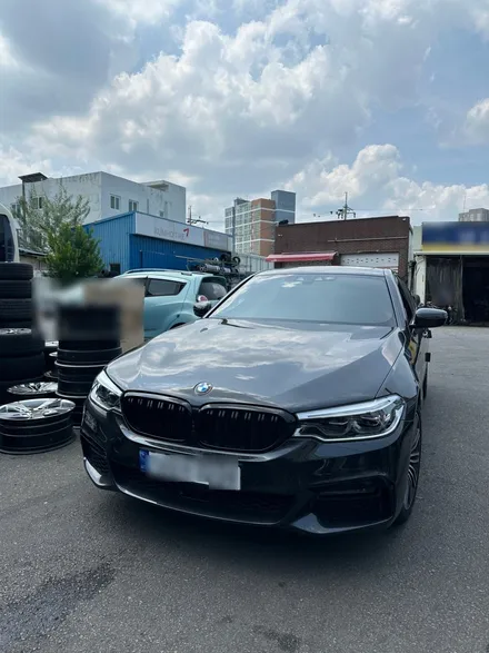 BMW 5시리즈 (G30) 530i xDrive M 스포츠 플러스 19인치 순정휠 블랙유광 휠색상변경 광주 휠도색 휠복원 휠수리 휠커스텀 휠제작 휠도색잘하는곳 휠복원추천 / 광주 북구 유동