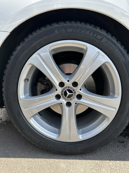벤츠 E클래스 W213 E200 아방가르드 순정휠 18인치 휠파손 타이어파스로 휠교체 및 타이어교환 광주타이어 광주휠복원 광주휠수리전문점 / 광주 북구 유동