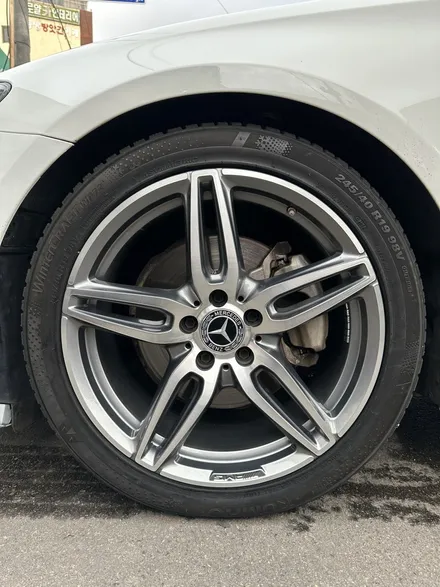 벤츠 E클래스 W213 E300 순정휠 19인치 다이아몬드컷팅휠 휠복원 광주 컷팅휠복원 휠수리 휠복원전문점 휠수리업체추천 광주타이어잘하는곳 / 광주 북구 유동
