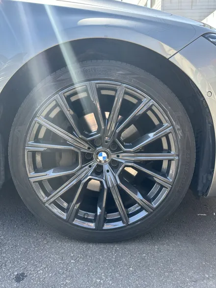 BMW 7시리즈 (G11) 740Li xDrive M스포츠 순정휠 20인치 다이아몬드컷팅휠 광주 휠파손 휠상처 휠복원 휠도색 BMW휠잘하는곳 휠복원잘하는곳 / 광주 북구 유동
