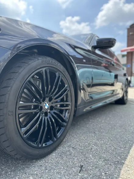 BMW 5시리즈 (G30) 530i xDrive M 스포츠 플러스 19인치 순정휠 블랙유광 휠색상변경 광주 휠도색 휠복원 휠수리 휠커스텀 휠제작 휠도색잘하는곳 휠복원추천 / 광주 북구 유동
