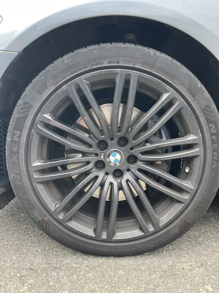 BMW 5시리즈 G바디 M550d 19인치 블랙유광 순정휠 복원작업 / 광주휠수리 전문업체 광주휠복원 전문점 / 광주 북구 유동