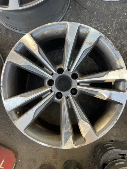 벤츠 CLS클래스 W218 CLS250블루텍 4MATIC 슈팅브레이크 순정휠 19인치 광주휠파손 휠교환 광주벤츠휠전문점 광주휠잘하는집 광주휠복원잘하는곳 / 광주 북구 유동