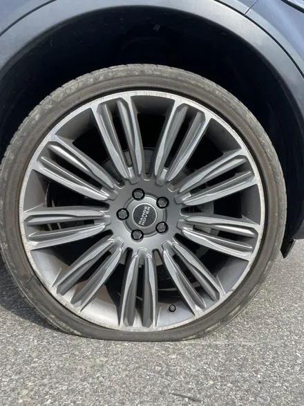 LAND ROVER 레인지로버 이보크 2.0 TD4 SE 21인치 사제휠 광주 휠파손복원 및 타이어교환 타이어파스 타이어터짐 휠복원 휠도색 휠복원잘하는곳 휠수리잘하는곳 / 광주 북구 유동