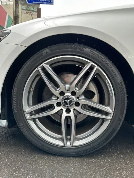 벤츠 E클래스 W213 E300 순정휠 19인치 다이아몬드컷팅휠 휠복원 광주 컷팅휠복원 휠수리 휠복원전문점 휠수리업체추천 광주타이어잘하는곳 / 광주 북구 유동