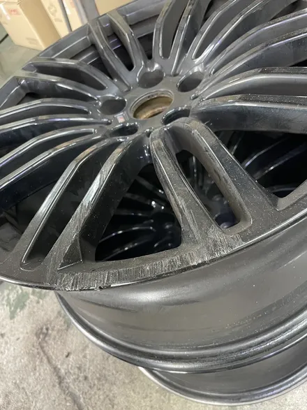 BMW 5시리즈 G바디 M550d 19인치 블랙유광 순정휠 복원작업 / 광주휠수리 전문업체 광주휠복원 전문점 / 광주 북구 유동