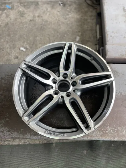 벤츠 E클래스 18인치 순정휠 AMG 19인치 크롬스파터링휠로 인치업 금호 솔루스 TA51 245/40 R19 / 광주 북구 유동