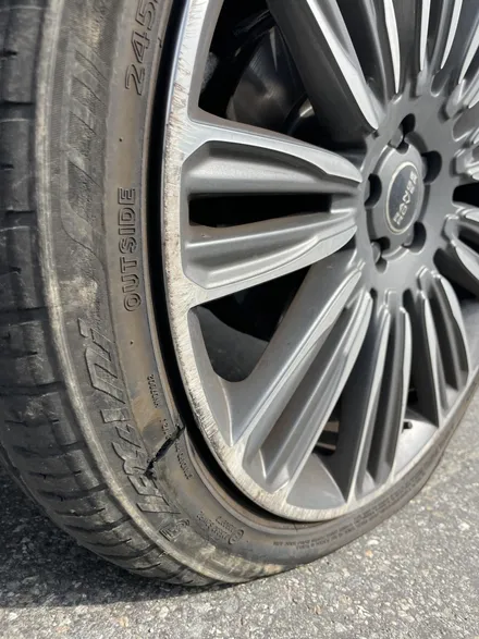LAND ROVER 레인지로버 이보크 2.0 TD4 SE 21인치 사제휠 광주 휠파손복원 및 타이어교환 타이어파스 타이어터짐 휠복원 휠도색 휠복원잘하는곳 휠수리잘하는곳 / 광주 북구 유동