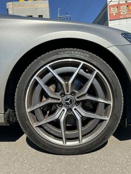 벤츠 E클래스 W213 E220d 4MATIC AMG Line 19인치 다이아몬드컷팅 순정휠 광주 휠복원 컷팅휠복원 휠수리 휠전문점 벤츠휠잘하는곳 휠복원잘하는곳 / 광주 북구 유동