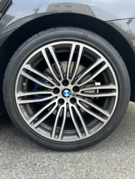 BMW 5시리즈 (G30) 530i xDrive M 스포츠 플러스 19인치 순정휠 블랙유광 휠색상변경 광주 휠도색 휠복원 휠수리 휠커스텀 휠제작 휠도색잘하는곳 휠복원추천 / 광주 북구 유동