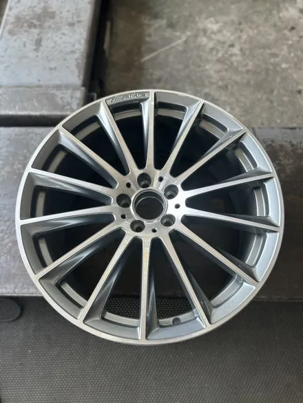 벤츠 E클래스 W213 E350 4MATIC AMG Line 순정휠 20인치 마차휠 광주 휠크랙으로 휠교환 복원휠교환 휠파손 휠깨짐 휠갈라짐 휠크랙수리 휠복원 휠수리 전문점 / 광주 북구 유동