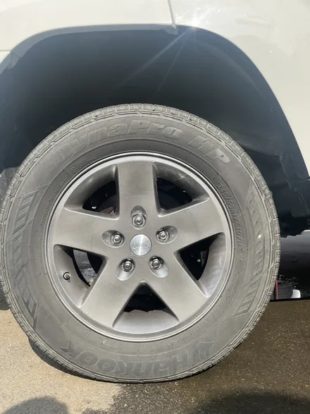 JEEP 체로키 17인치 순정휠 블랙유광 도색 복원작업 지프 오프로드 아웃도어 블랙도색 휠도색 휠색상변경 휠복원작업 / 광주 북구 유동