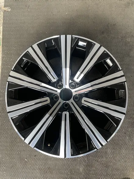 볼보 XC90 인스크립션 20인치 순정휠 다이아몬드 컷팅 수리 휠복원 / 광주 북구 유동
