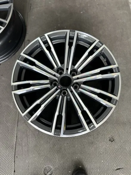 BMW 3시리즈 (G20) 320i M스포츠 순정휠 18인치 다이아몬드컷팅휠 휠복원작업 광주 컷팅휠수리 휠복원잘하는곳 휠수리전문점 / 광주 북구 유동