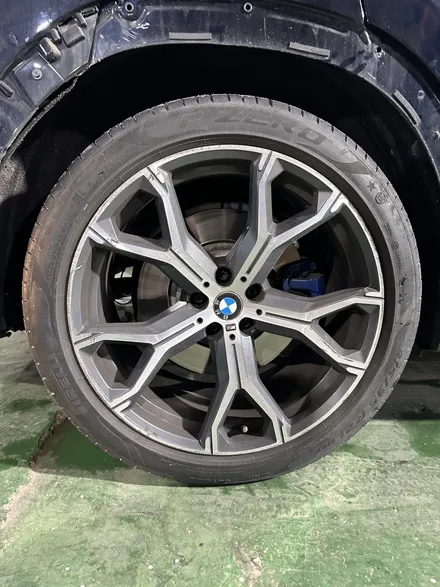 BMW X6 (G06) xDrive40i M 스포츠 순정휠 21인치 다이아몬드컷팅휠 블랙유광 도색복원 휠커스텀 광주 휠복원 휠수리 휠도색잘하는곳 / 광주 북구 유동