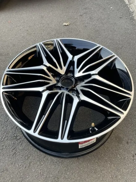 기아 스팅어 마이스터 3.3 GT AWD 순정휠 19인치 다이아몬드컷팅복원 광주 컷팅휠복원 휠복원 휠수리 타이어매장추천 휠복원전문점 휠수리잘하는곳 / 광주 북구 유동