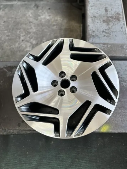 현대 제네시스 G90 RS4 가솔린 3.5 터보 AWD LWB 순정휠 20인치 다이아몬드컷팅 광주 컷팅휠복원 순정휠복원 휠복원 휠수리 휠복원잘하는곳 휠복원업체추천 / 광주 북구 유동