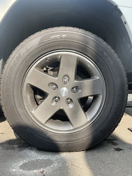 JEEP 체로키 17인치 순정휠 블랙유광 도색 복원작업 지프 오프로드 아웃도어 블랙도색 휠도색 휠색상변경 휠복원작업 / 광주 북구 유동