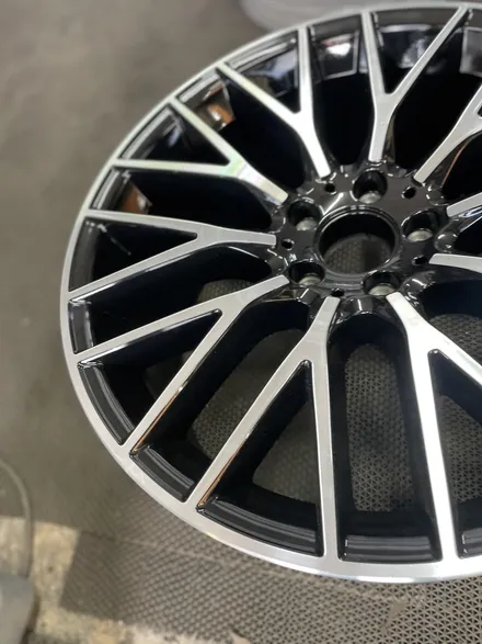 벤츠 S클래스 W223 S580L 4MATIC 20인치 순정휠 다이아몬드컷팅휠 광주컷팅휠복원 광주벤츠휠수리 광주휠도색추천 / 광주 북구 유동