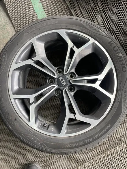 기아 스포티지 더 볼드 디젤 1.6 2WD 프레스티지 순정휠 19인치 블랙유광 휠도색 휠복원 휠수리 광주휠전문점 광주휠복원업체추천 / 광주 북구 유동