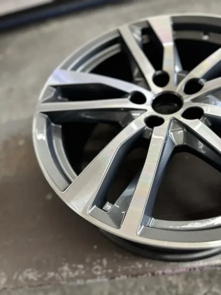 아우디 A6 (C8) 45TFSI 콰트로 프리미엄 순정휠 19인치 다이아몬드컷팅휠 휠복원작업 광주 휠복원 컷팅휠 휠수리 휠잘하는곳 휠복원전문업체 휠복원업체추천 / 광주 북구 유동