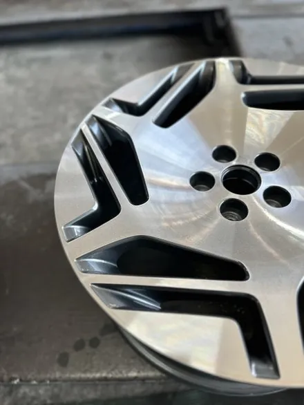 현대 제네시스 G90 RS4 가솔린 3.5 터보 AWD LWB 순정휠 20인치 다이아몬드컷팅 광주 컷팅휠복원 순정휠복원 휠복원 휠수리 휠복원잘하는곳 휠복원업체추천 / 광주 북구 유동